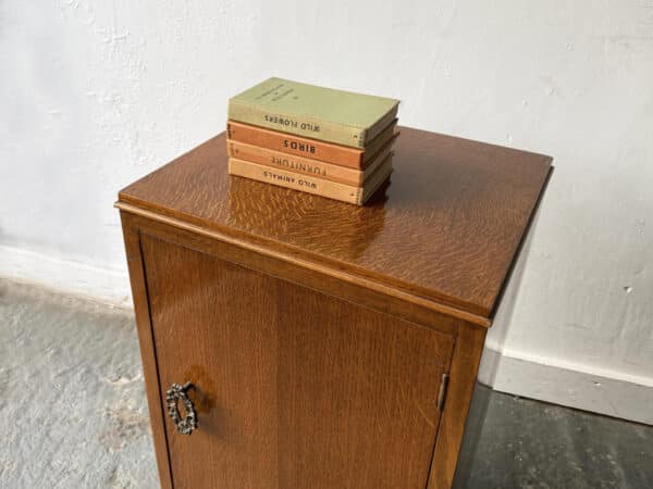 Vintage 1940’s bedside cabinet with decorative handle - Image 7