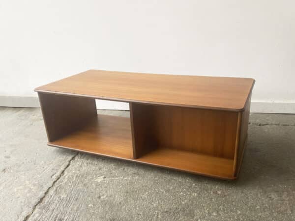1960’s Mid-Century Modern TV unit by Meredrew - Image 4