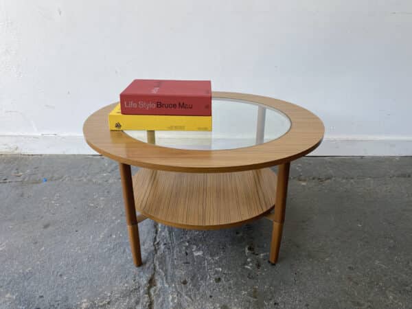 Mid-Century Modern circular coffee table by Schreiber - Image 5