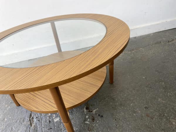 Mid-Century Modern circular coffee table by Schreiber - Image 7