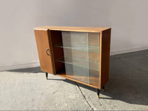 Mid-Century  1950s bookcase with glass doors by Turnidge - Image 2