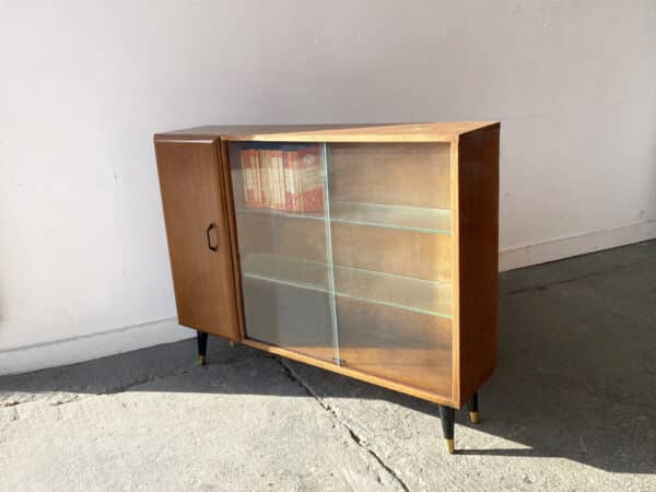 Mid-Century  1950s bookcase with glass doors by Turnidge - Image 4