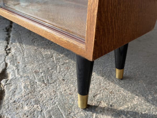 Mid-Century  1950s bookcase with glass doors by Turnidge - Image 5