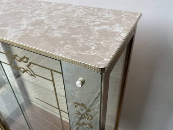 1950’s vintage mid century glass and mirror display cabinet / drinks cabinet - Image 3