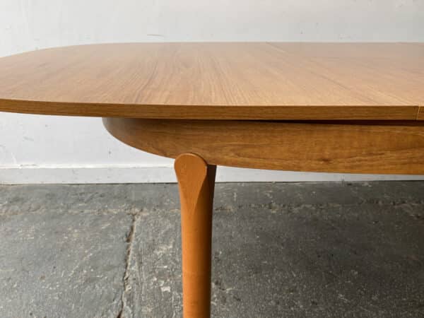 Mid-Century large dining table by Schreiber Furniture - Image 12