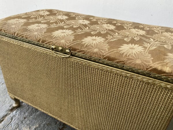 Vintage 1950’s Lloyd Loom blanket box / Ottoman - Image 5